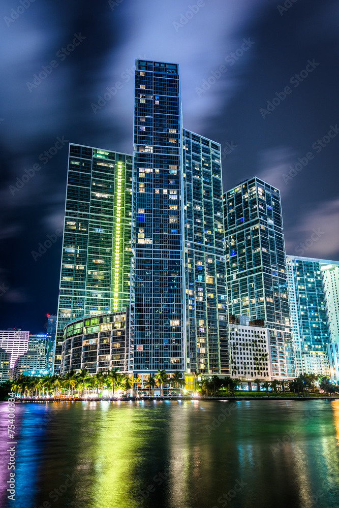 Obraz premium Skyscrapers along the Miami River at night, in downtown Miami, F