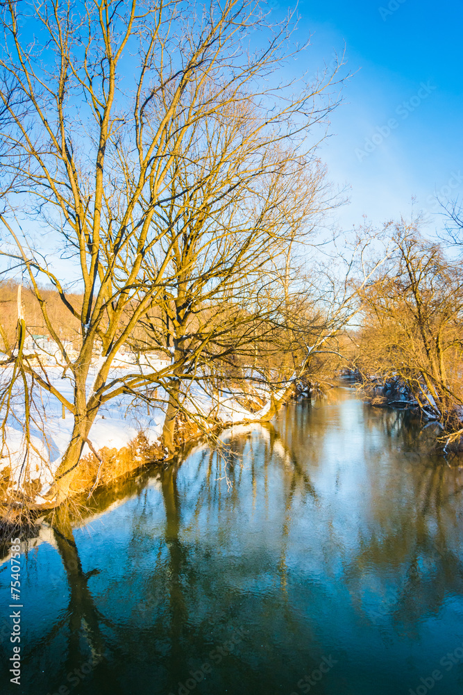 Obraz premium Winter view of a creek in rural York County, Pennsylvania.