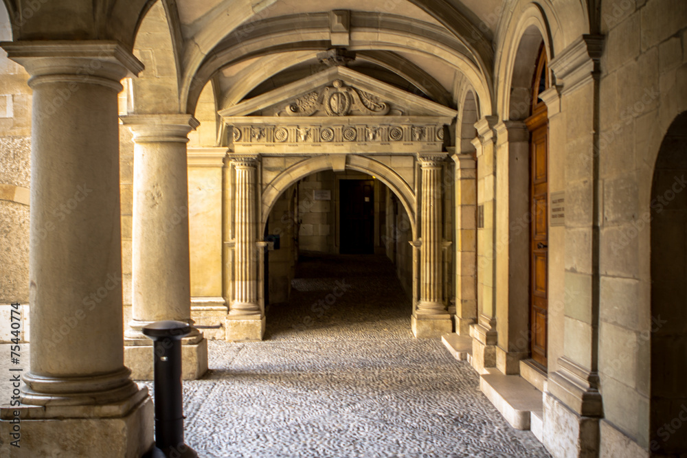 Fototapeta premium Archway with columns 