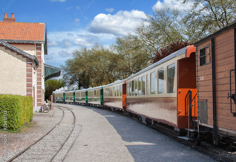 Obraz premium Wagons de voyageurs en gare du Crotoy, Somme, Picardie