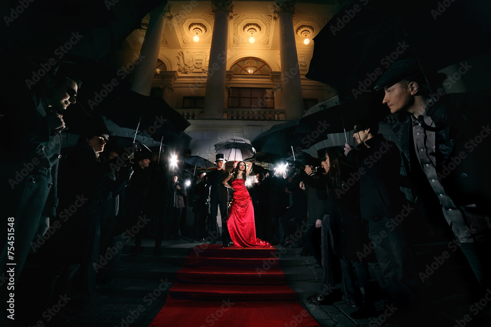 woman in red dress on the red carpet photos of paparazzi - obrazy, fototapety, plakaty 