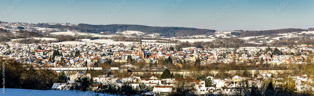Naklejka premium Panorama Winterlandschaft Hösbach mit Schnee