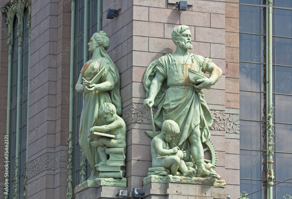 Sculpture of Eliseyev Emporium, Saint Petersburg Sculpture of Eliseyev Emporium, Saint Petersburg