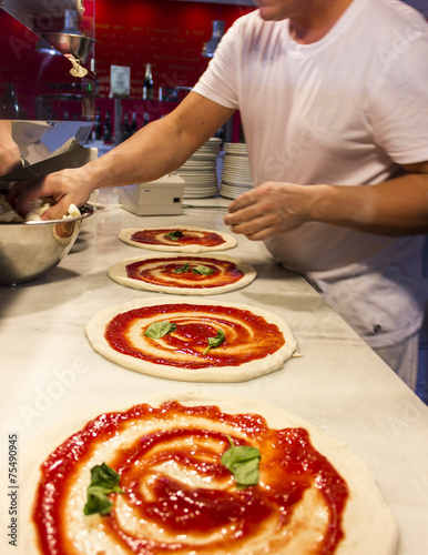 Pizza al pomodoro rosso