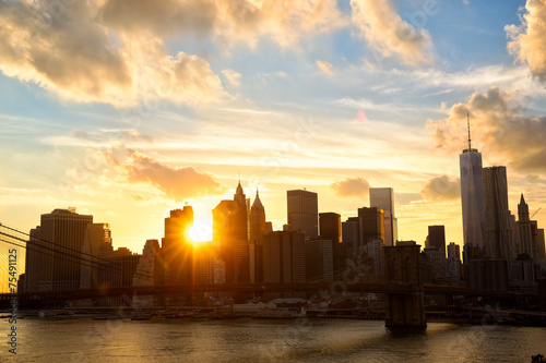 Wallpaper Mural Manhattan skyline with Brooklyn Bridge at sunset, New York City Torontodigital.ca