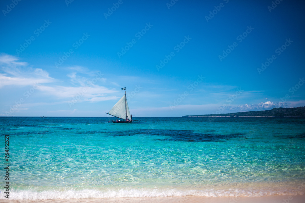Obraz premium Boat in the sea