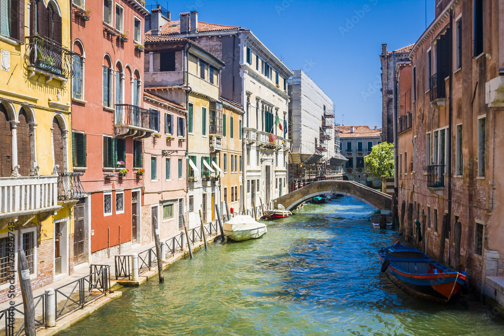 Obraz premium Small canal in the Venice, Italy
