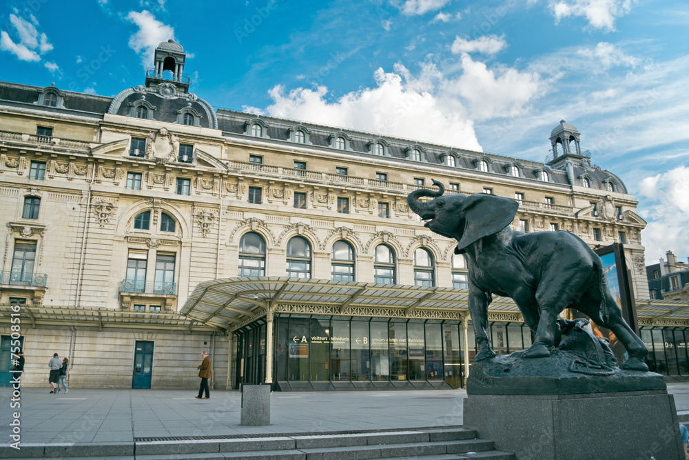 Fototapeta premium Paris statue of elephant outside museum D'Orsay