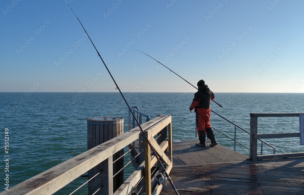 Pêcheur sur un ponton