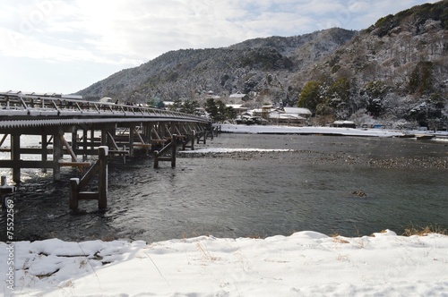 Wallpaper Mural 雪景色の嵐山 Torontodigital.ca