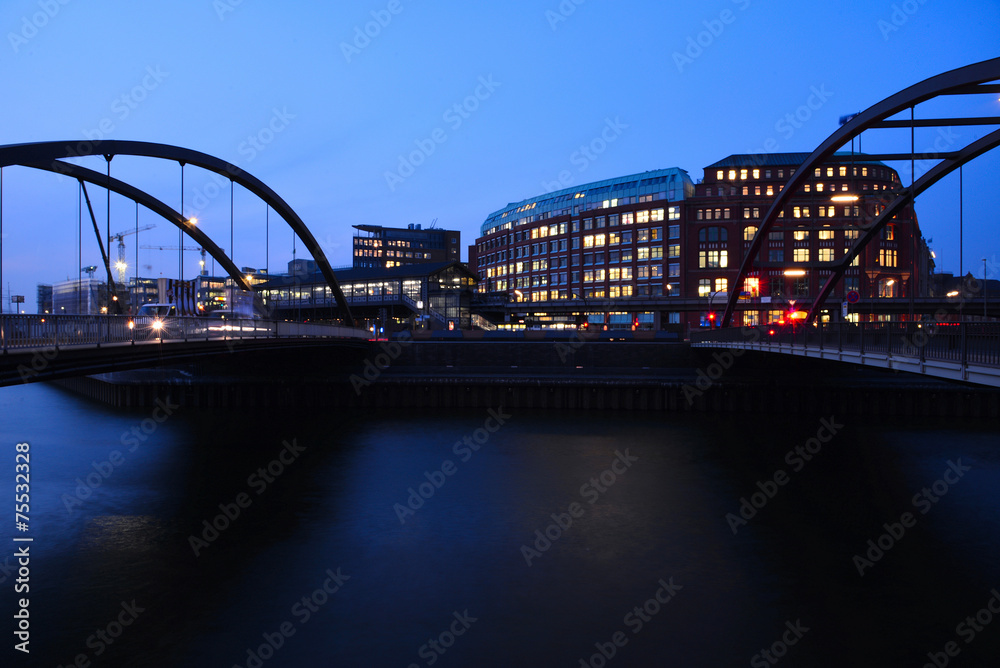 Obraz premium Hamburg bei Nacht