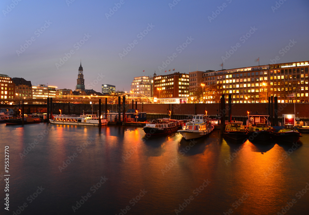Fototapeta premium Hamburg bei Nacht