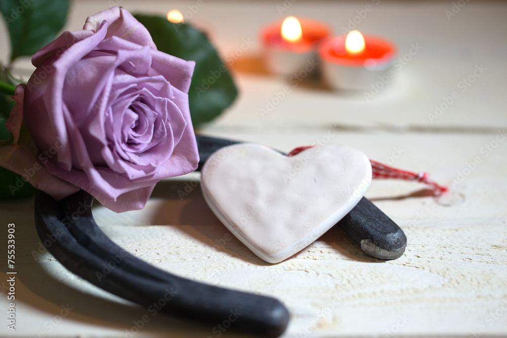 Herz mit Rose und Hufeisen Stock Photo | Adobe Stock