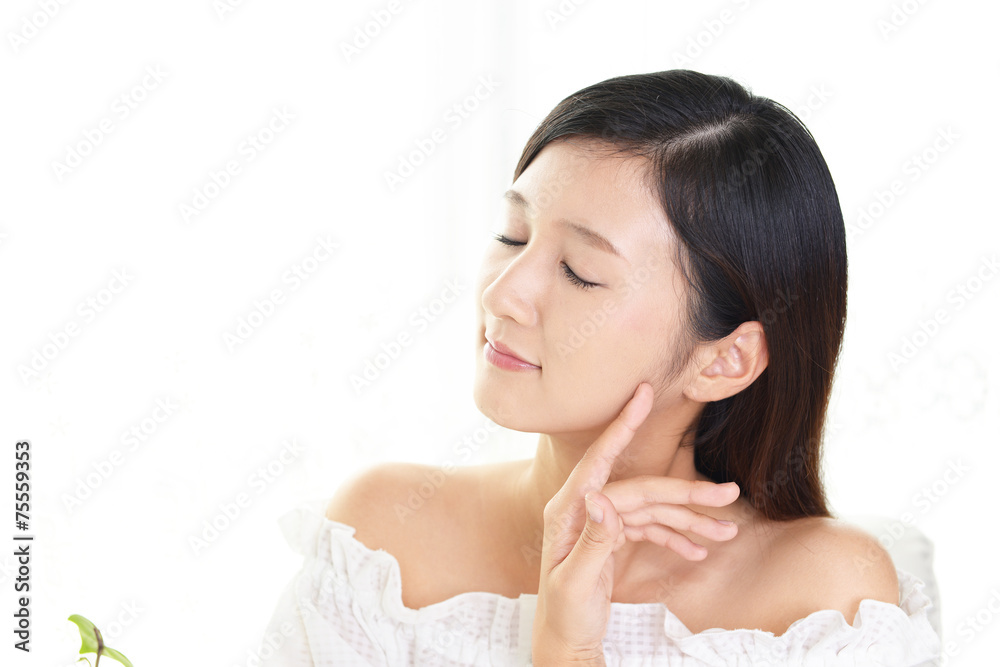 寛ぐ美しい女性 寛ぐ美しい女性