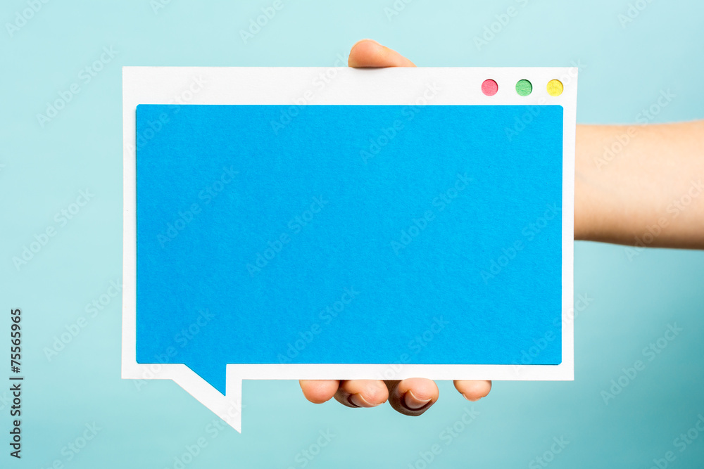 Hand holding blue computer software window, paper speech bubble. - obrazy, fototapety, plakaty 