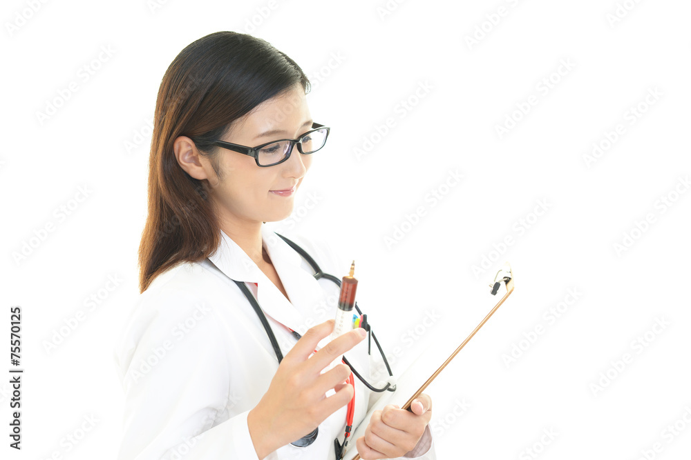 検査中の女医