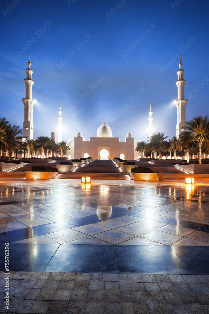 Obraz premium Sheikh Zayed mosque in Abu Dhabi,UAE, Middle East