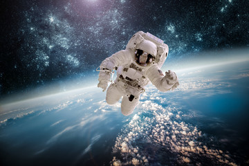 Crédence de cuisine Nasa Astronaute dérivant dans cosmos étoilé  © Andrei Armiagov