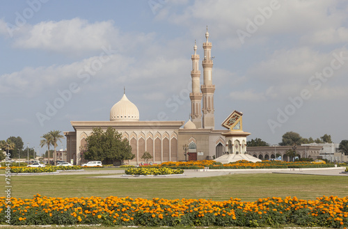 Памятник Корану и Мечеть Al Emam Ahmad Bin Hanbal. Шарджа photo