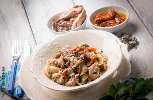 pasta with tuna dried tomatoes and capers