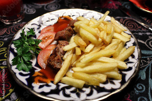 Veal kebab with fried potatoes