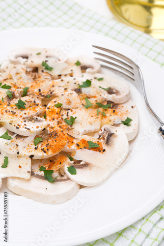 salad of fresh mushrooms with red pepper, olive oil and parsley