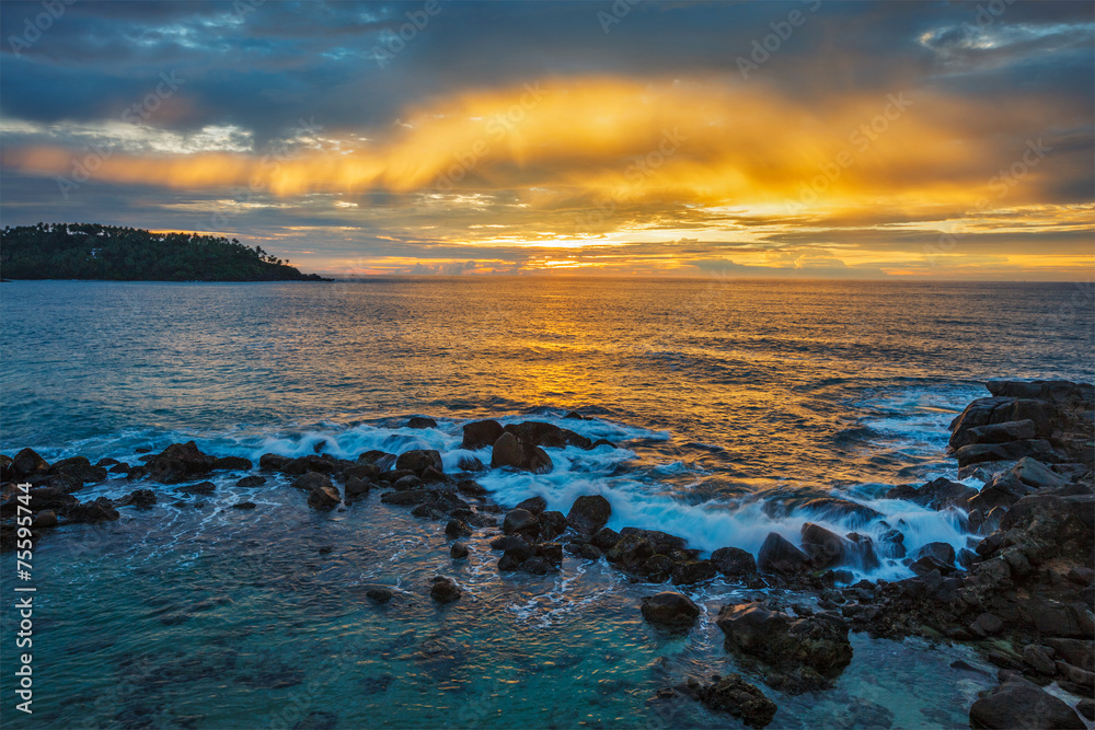 Obraz premium Ocean sunset. Mirissa, Sri Lanka