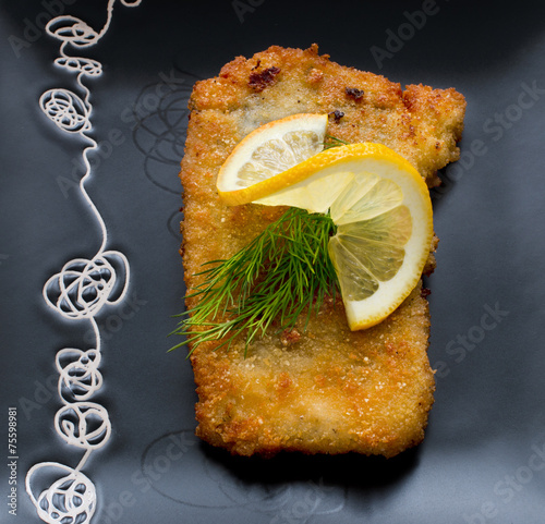 Obraz na płótnie Christmas, fried carp with lemon w salonie