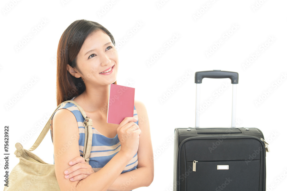 パスポートを持つ女性