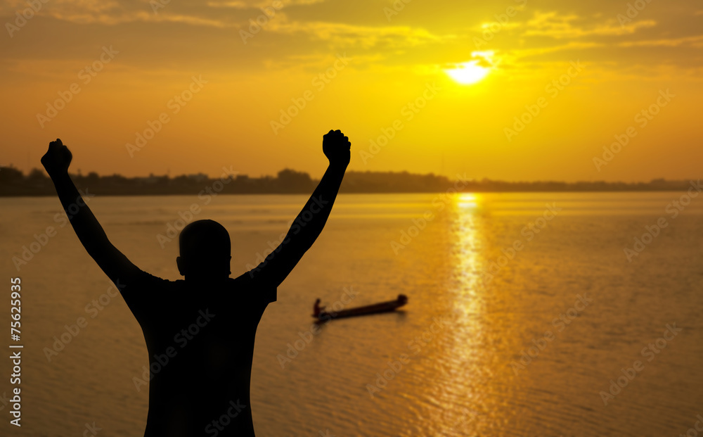 Fototapeta premium Silhouette man on sunset