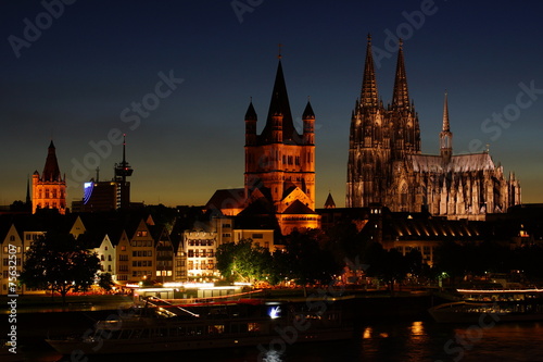 Köln Pamorama zur blauen Stunde