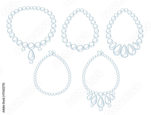 Set of white pearl necklaces.