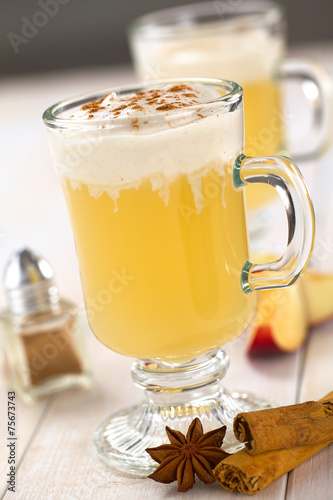 Hot apple punch made of apple juice, ginger, anise, cinnamon