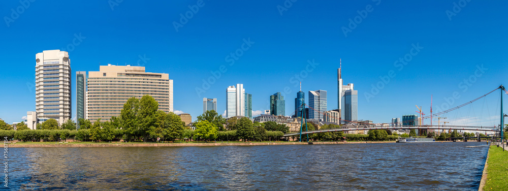Fototapeta premium Ginancial district in Frankfurt