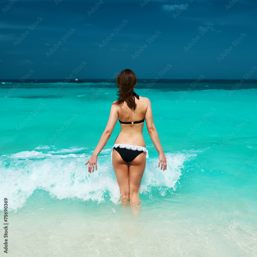 Fototapeta premium Woman at beach