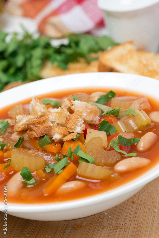 minestrone with vegetables, tomatoes, beans and croutons