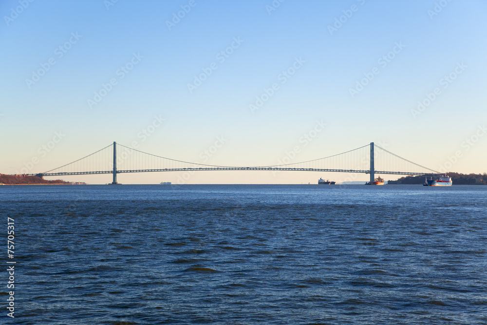 Fototapeta premium ヴェラザノ・ナローズ・ブリッジ