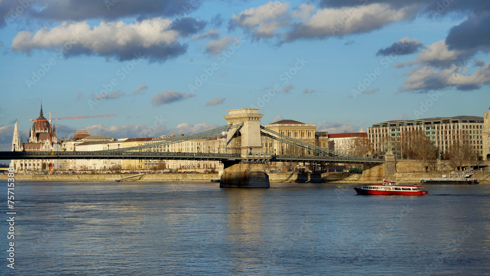 Fototapeta premium Chain Bridge in Budapest, Hungary