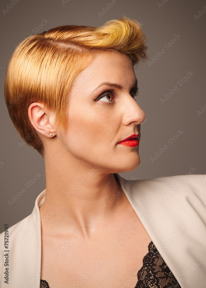 Sleek hairstyle for the corporate woman Sleek hairstyle for the corporate woman