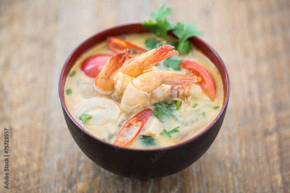 Tom yum goong, soupe Thaïlandaise épicée aux crevettes Stock Photo