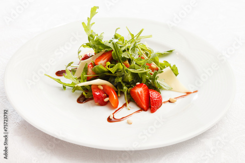 salad with strawberries