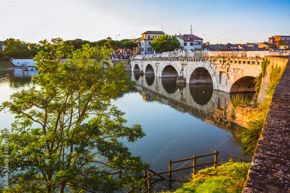 Fototapeta premium Bridge of Tiberius (Ponte di Tiberio) in Rimini
