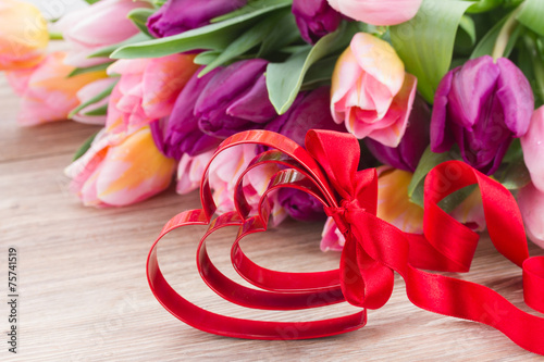 Fototapeta Naklejka Na Ścianę i Meble -  red hearts and bow