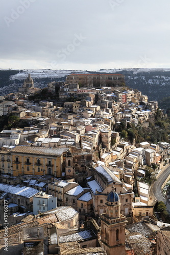 Scorcio di Ragusa Ibla con la neve.