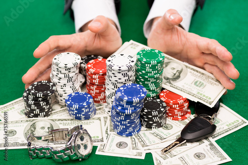 Obraz na plátně poker player with chips and money at casino table