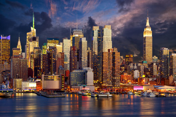 Fototapete New York Midtown Manhattan in der Dämmerung  © Oleksandr Dibrova