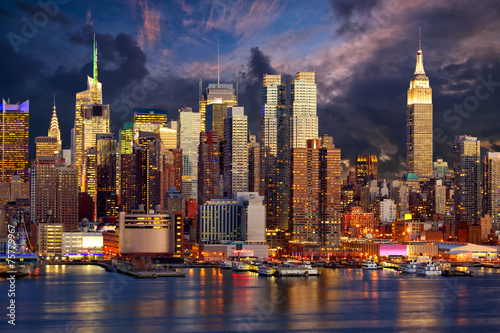 Manhattan Midtown skyline at twilight, New York © Oleksandr Dibrova