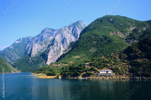 Lac de Koman, Albanie