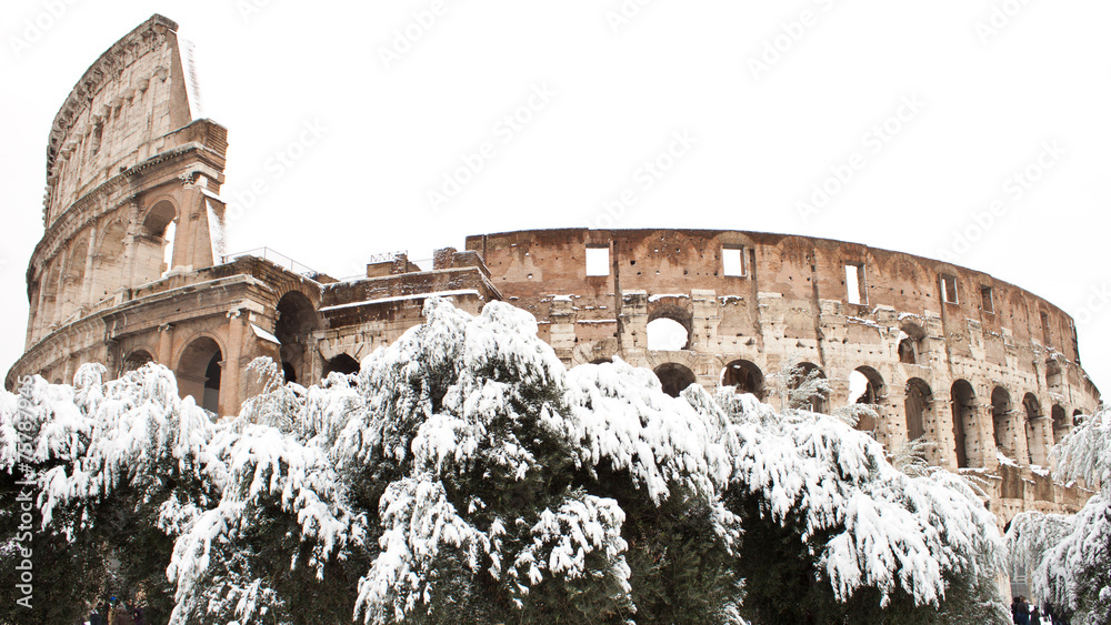 Naklejka premium Coliseum with snow, Rome.