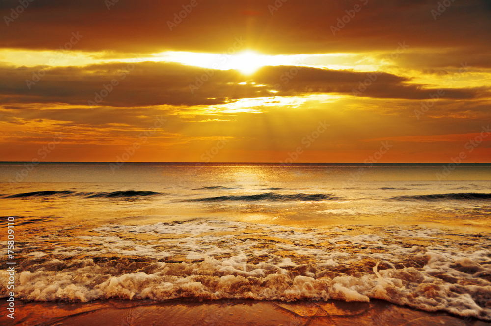 Obraz premium sunrise on the beach